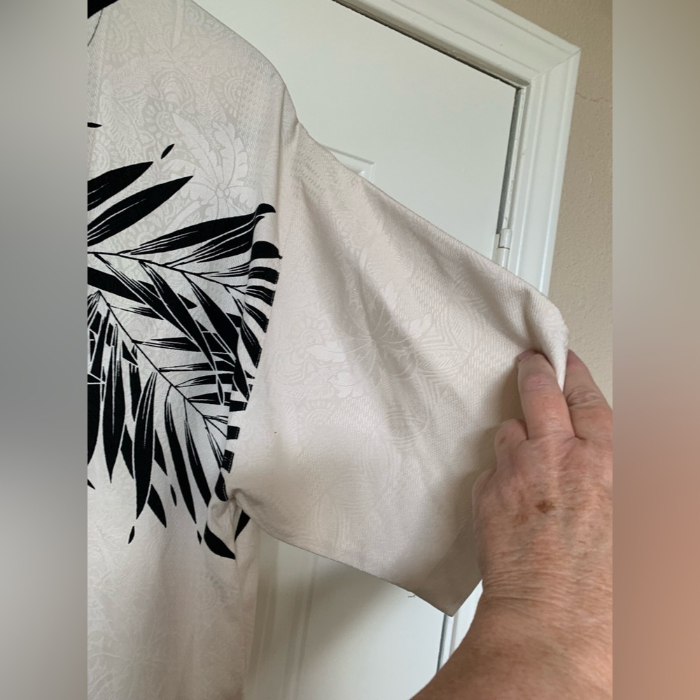 Tommy Bahama Black/Cream Hawaiian 100% Silk Short Sleeve Button Up 🌴 - Picture 9 of 12